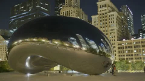 Timelapse Chicago Cloud Gate Night Zoom-Out