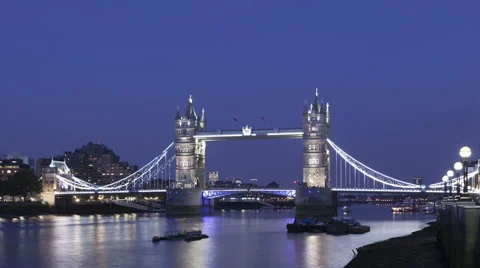 4K Time Lapse Zoom Out Tower Bridge London Twilight