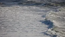 Slowmotion ocean waves breaking