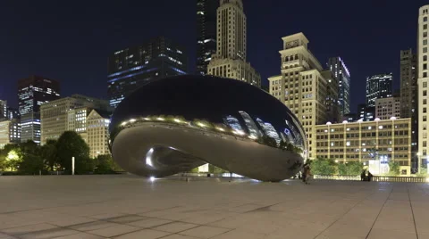 4K Time Lapse Zoom Out Cloud Gate At Night
