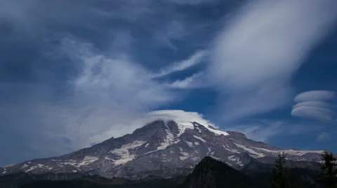 4K Time Lapse Mt. Rainier With Clouds