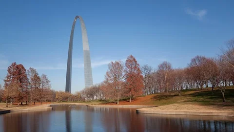 4K Timelapse St. Louis Gateway Arch Parkview Zoom Out