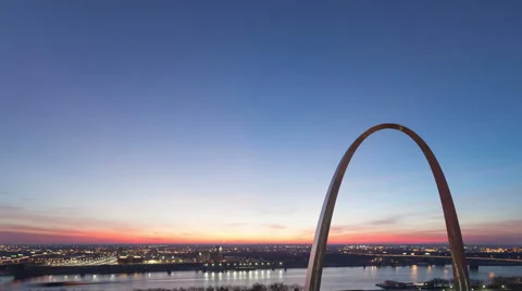 4K Time Lapse St Louis Gateway Arch Tilt Shot