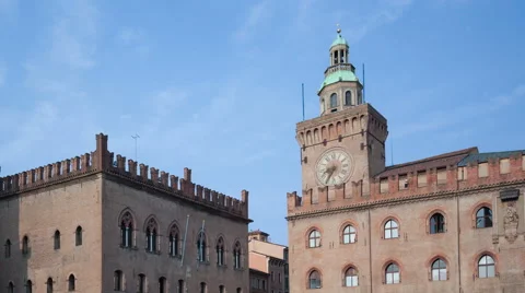4K Timelapse Bologna Piazza Maggiore Close Up